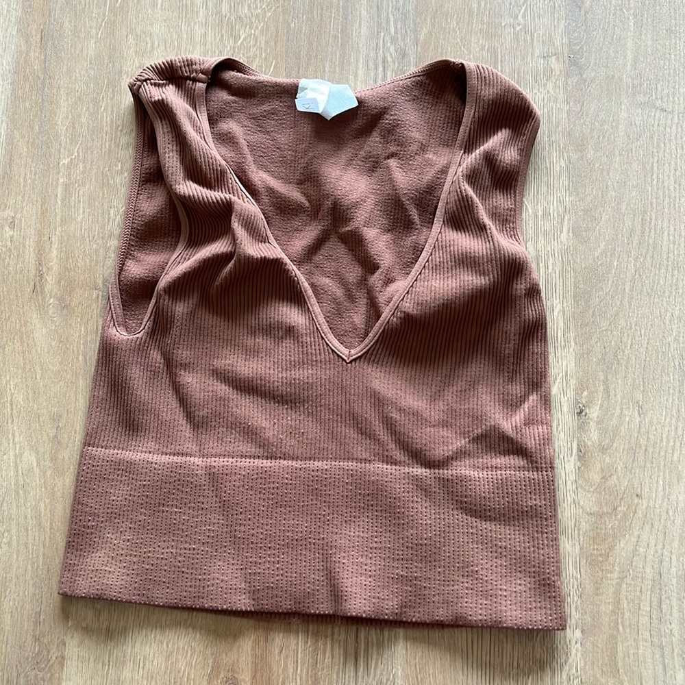 pitaya boutique seamless v-neck crop top